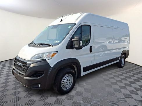 Used 2025 RAM ProMaster 2500 w/ Convenience Group FWD image 3