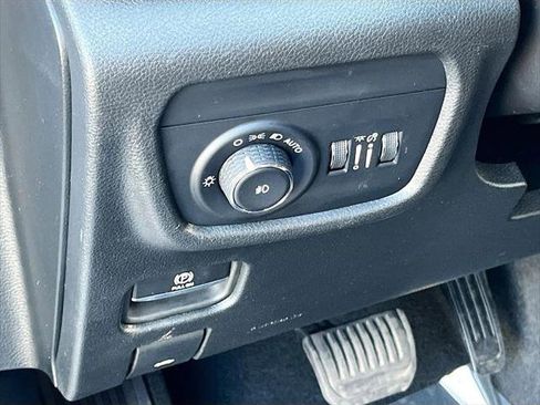 Certified 2025 Jeep Grand Cherokee L Limited AWD/4WD image 10