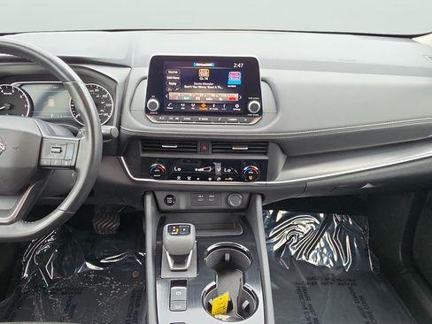 Used 2025 Nissan Rogue SV FWD image 12