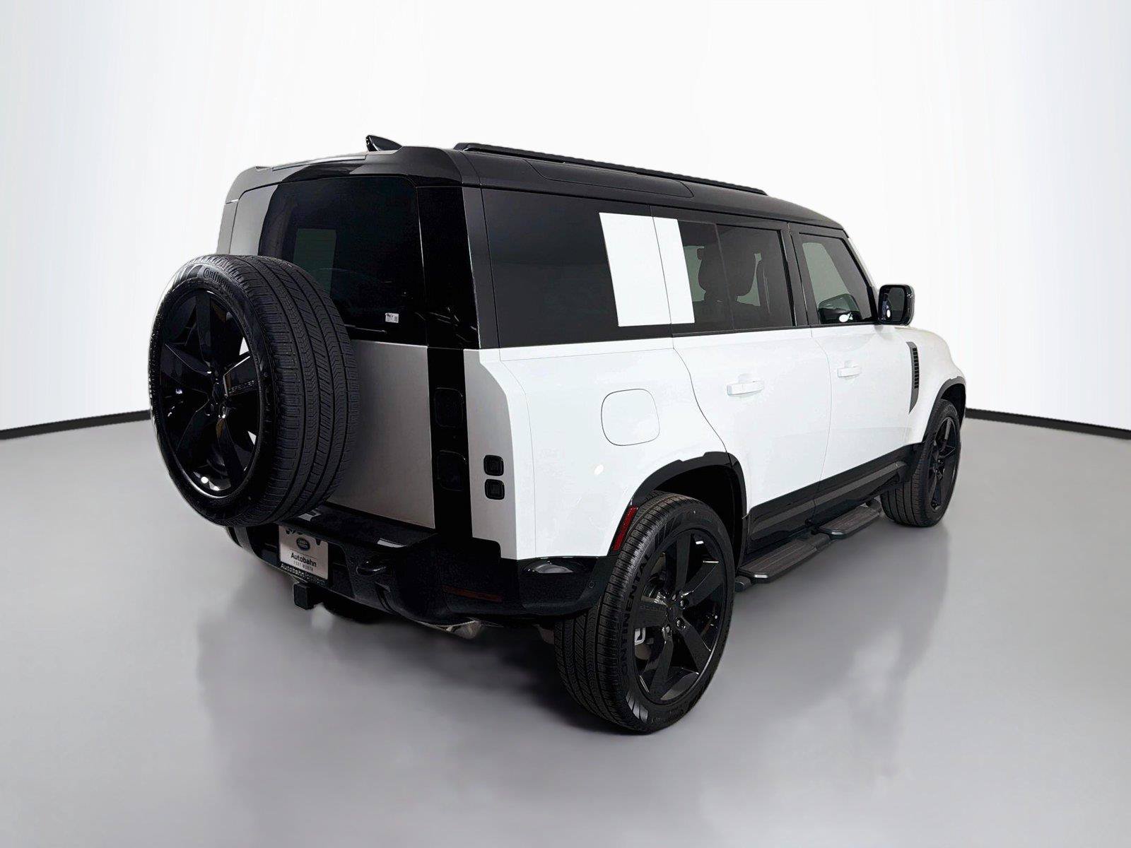 New 2026 Land Rover Defender 110 X-Dynamic SE AWD/4WD image 5