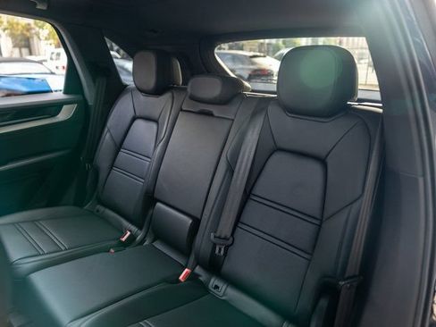 Used 2025 Porsche Cayenne S AWD/4WD image 40