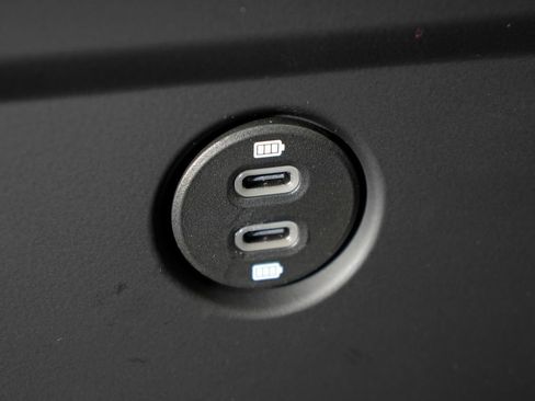 New 2026 Porsche Macan image 36