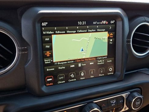 Certified 2022 Jeep Gladiator Overland w/ Popular Equipment Package AWD/4WD image 16