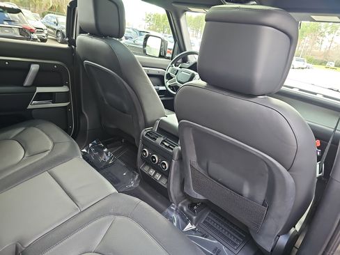 Used 2024 Land Rover Defender 110 X-Dynamic SE AWD/4WD image 11