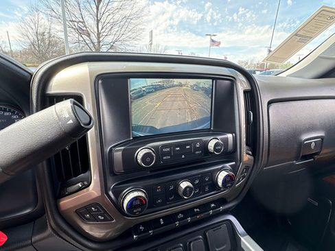 Used 2018 Chevrolet Silverado 1500 High Country image 24