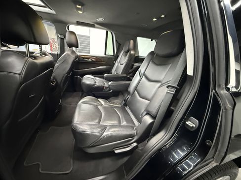 Used 2019 Cadillac Escalade Luxury image 23