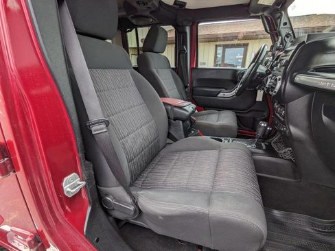 Used 2012 Jeep Wrangler Unlimited Sahara image 14