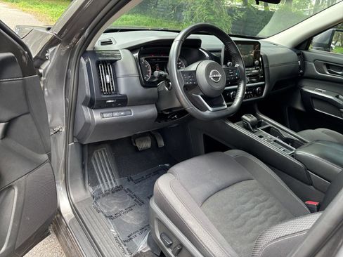 Used 2025 Nissan Pathfinder SV FWD image 35