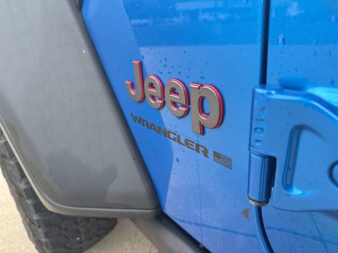 Used 2024 Jeep Wrangler Unlimited Rubicon AWD/4WD image 9