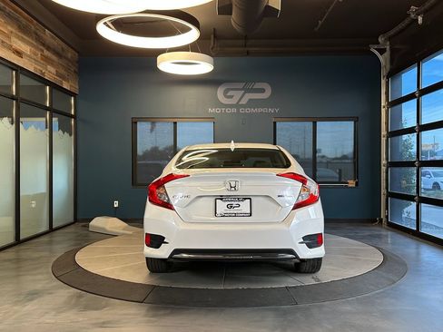 Used 2020 Honda Civic Touring image 4