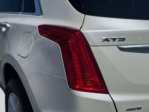 Used 2018 Cadillac XT5 AWD image 9