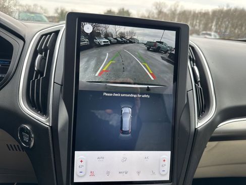 Used 2022 Ford Edge Titanium image 17