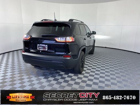 Used 2023 Jeep Cherokee Altitude Lux image 7