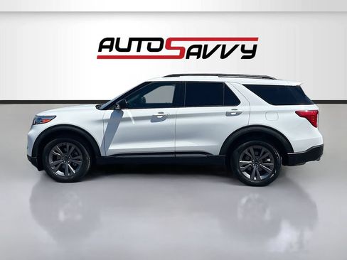 Used 2023 Ford Explorer XLT w/ Equipment Group 202A RWD image 4