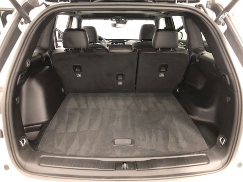 Used 2023 Jeep Grand Cherokee Altitude image 7