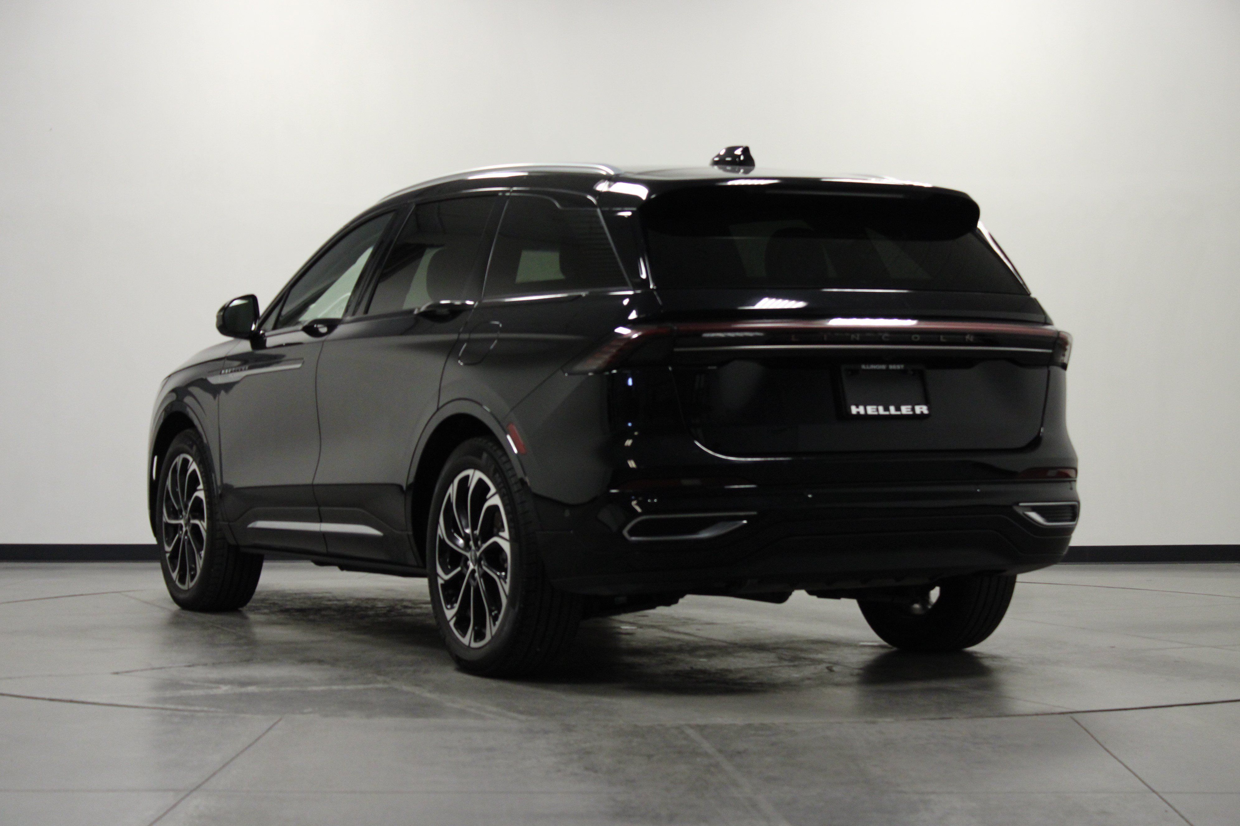 Used 2024 Lincoln Nautilus Reserve w/ Equipment Group 202A AWD/4WD image 6