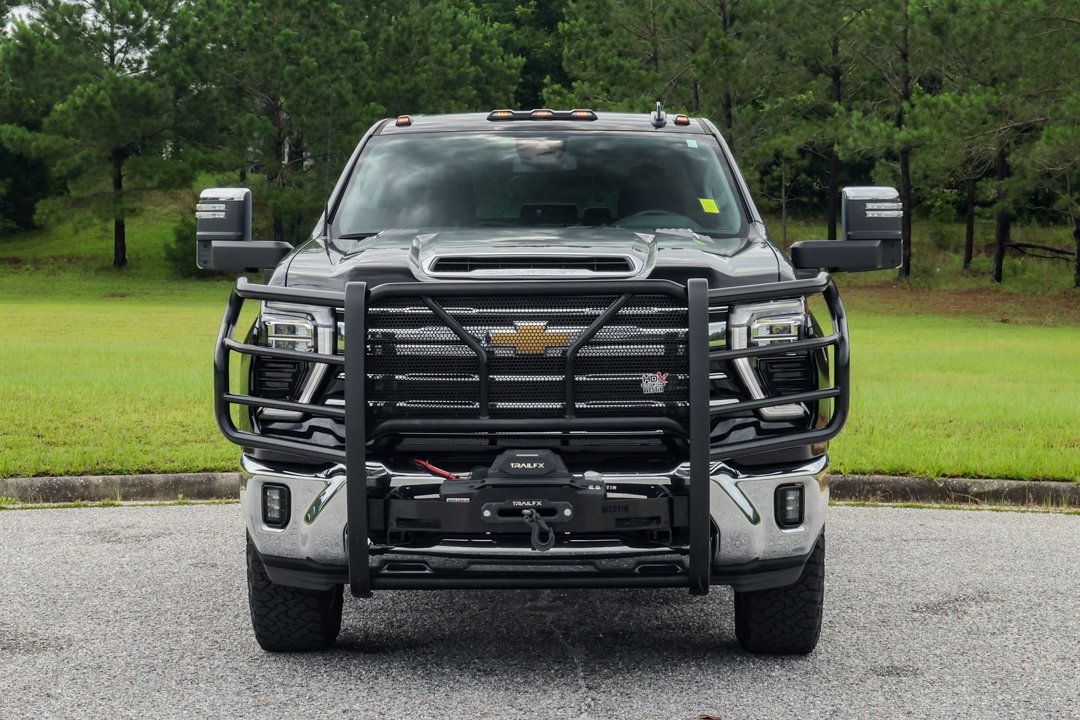Used 2024 Chevrolet Silverado 2500 LTZ w/ LTZ Convenience Package AWD/4WD image 2