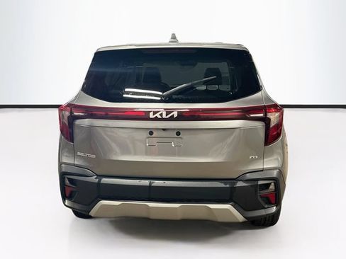 Used 2024 Kia Seltos LX AWD/4WD image 6