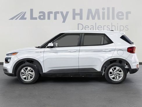 New 2026 Hyundai Venue SE image 3