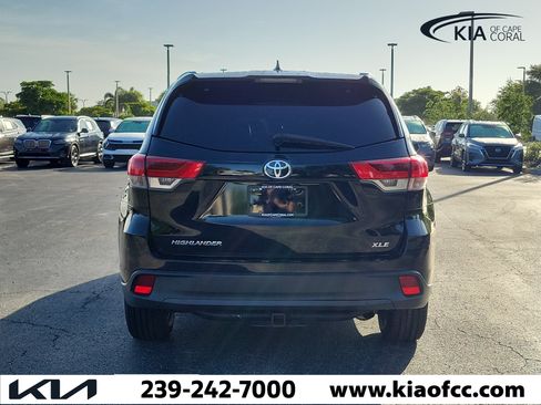 Used 2019 Toyota Highlander XLE FWD image 5