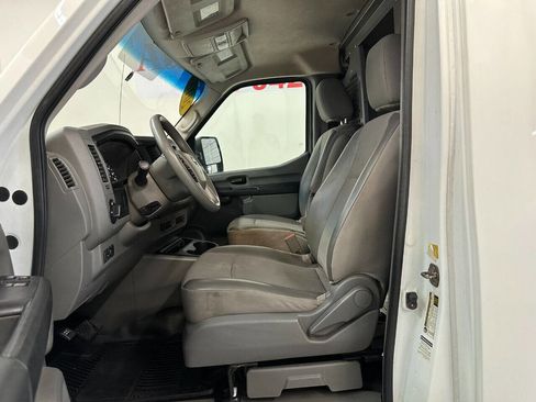 Used 2018 Nissan NV 3500 S image 17