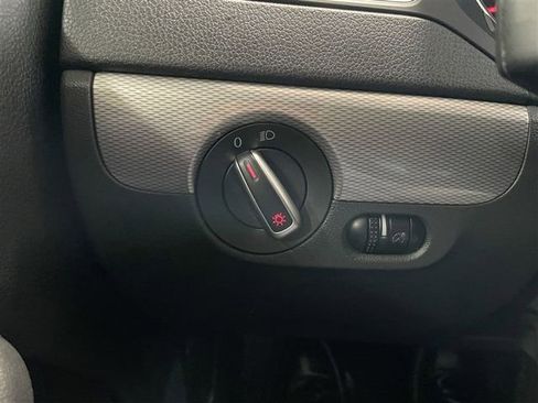 Used 2017 Volkswagen Jetta SE image 13