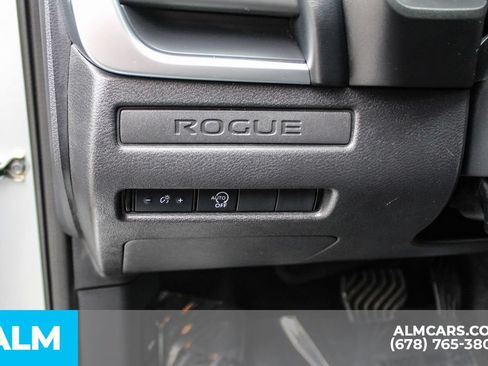 Used 2024 Nissan Rogue S FWD image 31
