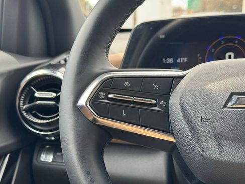 Used 2025 Chevrolet Equinox ACTIV w/ Safety and Technology Package image 36