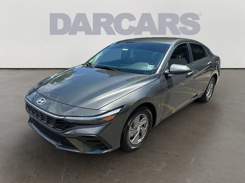 Used 2024 Hyundai Elantra SE FWD image 2