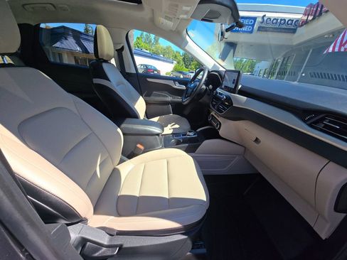 Used 2022 Ford Escape SEL w/ Technology Package FWD image 11