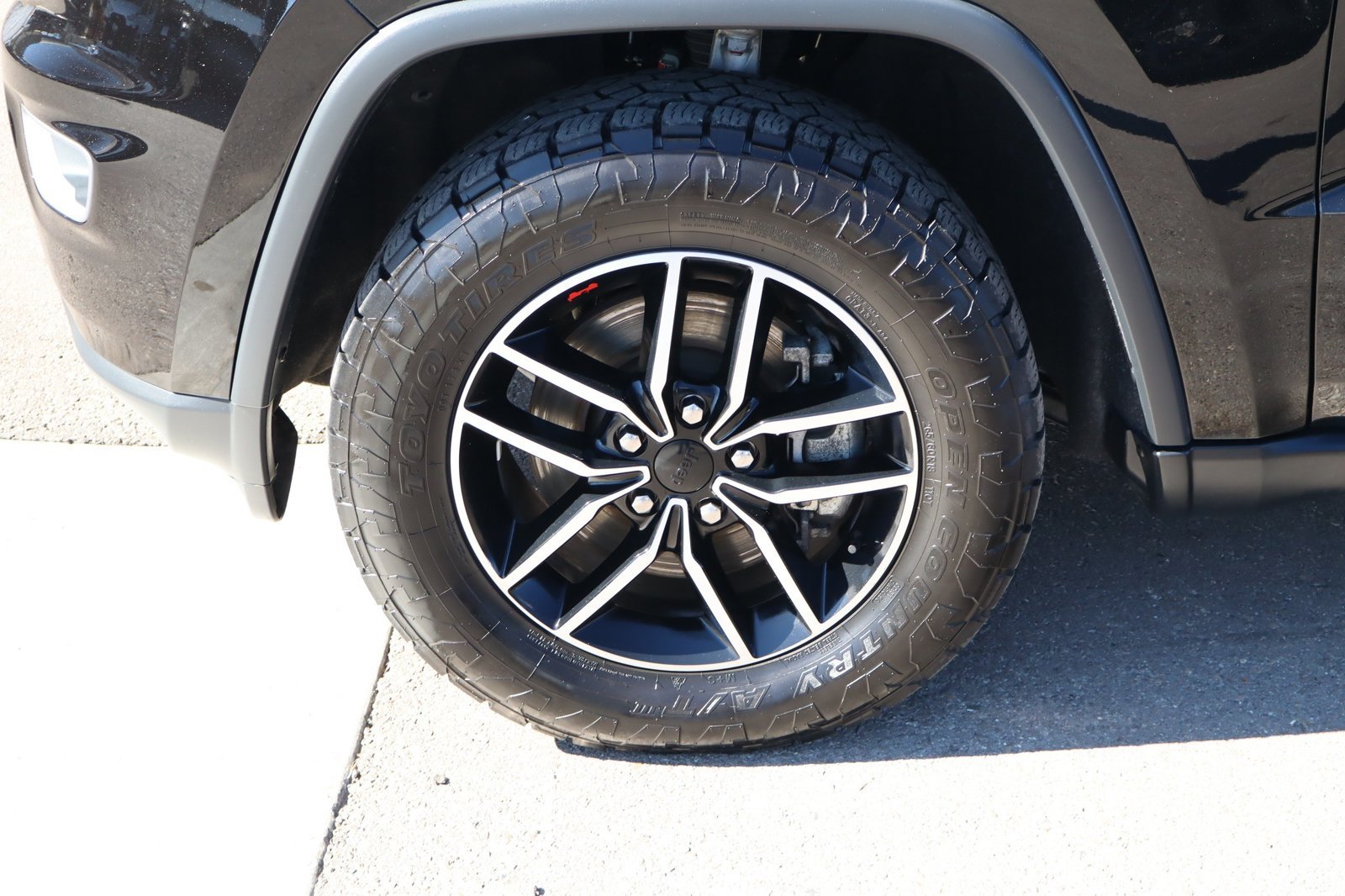 Used 2021 Jeep Grand Cherokee Trailhawk AWD/4WD image 14