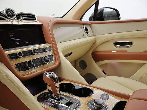 Certified 2023 Bentley Bentayga AWD/4WD image 33