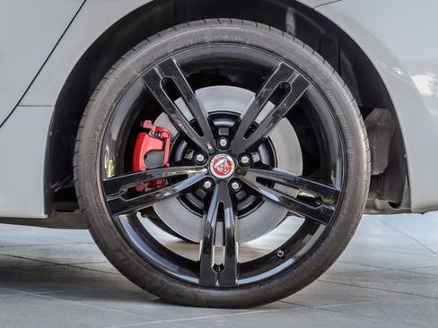 Used 2016 Jaguar XJ image 14