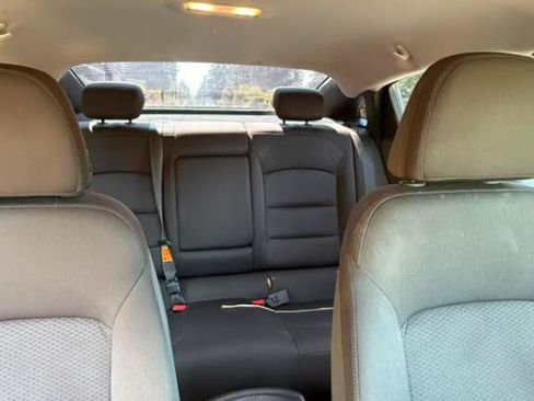 Used 2018 Chevrolet Malibu LT FWD image 18