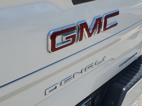 Used 2023 GMC Sierra 1500 Denali w/ Denali Reserve Package AWD/4WD image 9
