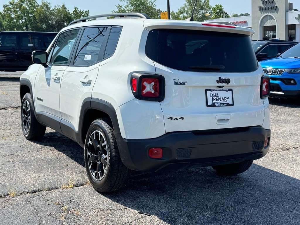 Used 2023 Jeep Renegade Latitude AWD/4WD image 6