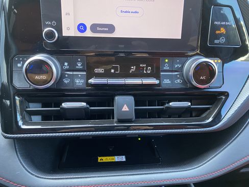 Used 2023 Toyota Highlander XSE image 27