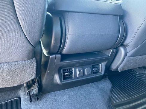 Used 2021 Chevrolet Silverado 1500 LT AWD/4WD image 19