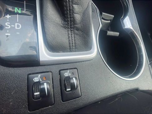 Used 2016 Toyota Highlander XLE AWD/4WD image 19