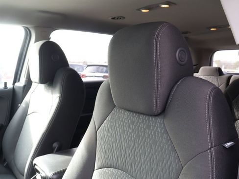 Used 2016 GMC Acadia SLE image 30