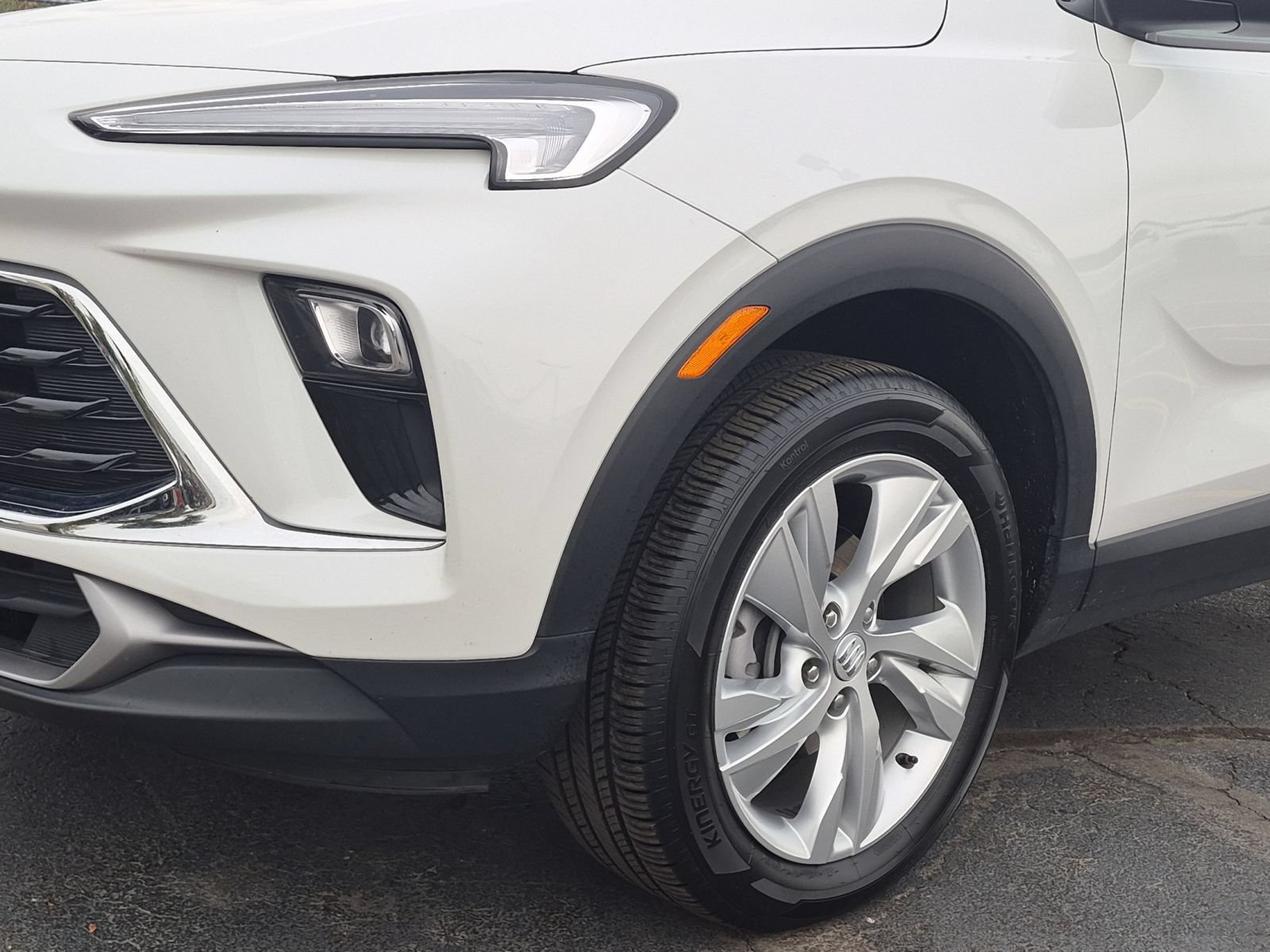 Used 2024 Buick Encore GX Preferred w/ Advanced Technology Package AWD/4WD image 9