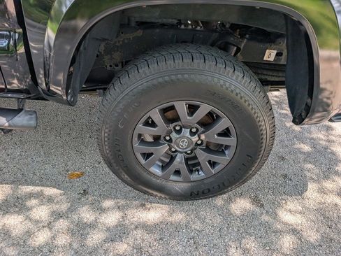 Used 2021 Toyota Tacoma SR5 RWD image 13