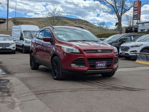 Used 2016 Ford Escape SE w/ Equipment Group 201A image 3