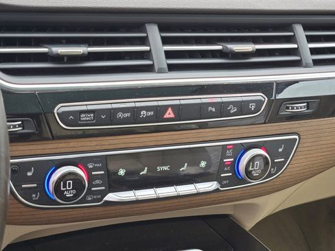 Used 2017 Audi Q7 3.0T Premium Plus w/ Premium Plus Package image 28