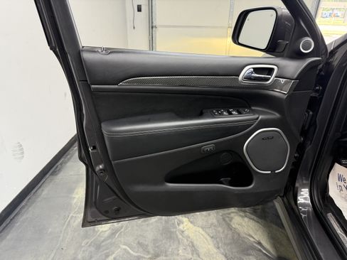 Used 2016 Jeep Grand Cherokee SRT AWD/4WD image 7