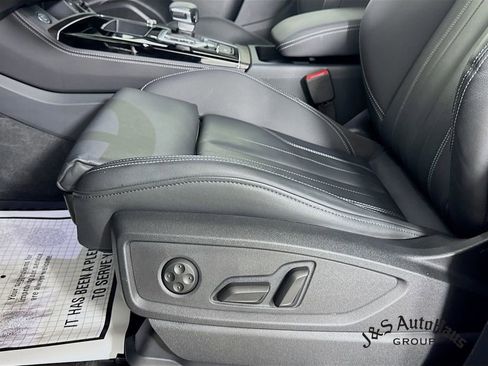 Used 2024 Audi Q5 e Premium Plus w/ Premium Plus Package image 25