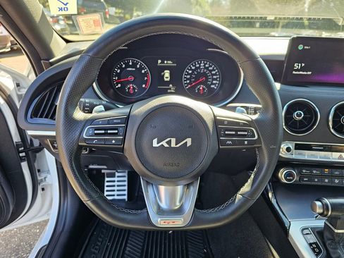 Used 2022 Kia Stinger GT1 AWD/4WD image 11