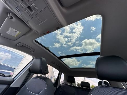 Used 2023 Volkswagen Taos SE w/ Panoramic Sunroof Package AWD/4WD image 28