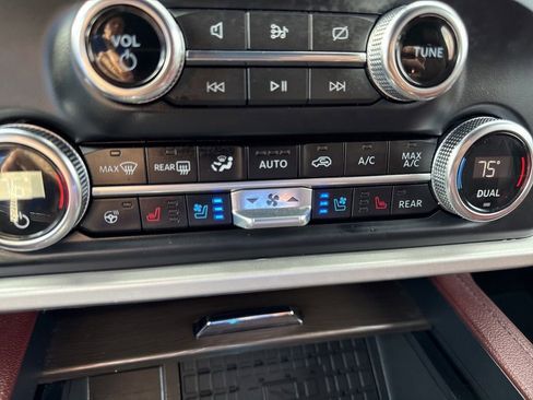 Used 2023 Ford Expedition Limited AWD/4WD image 19