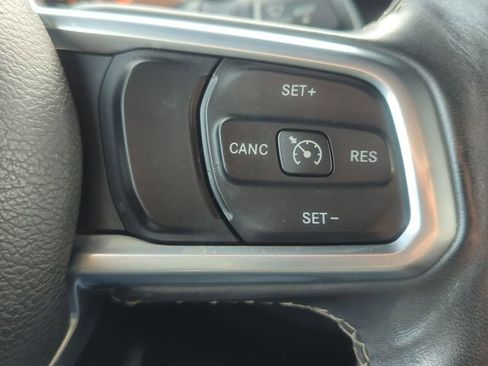 Used 2019 Jeep Wrangler Unlimited Sahara AWD/4WD image 14